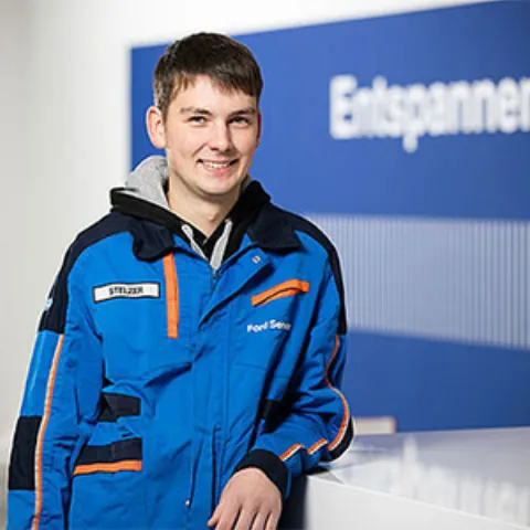 SEBASTIAN STELZER
